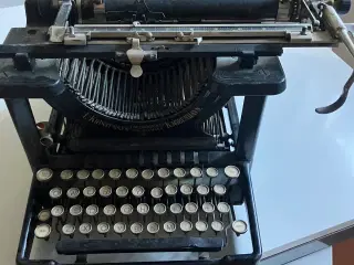 Gl. Remington skrivemaskine