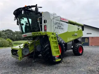 CLAAS LEXION 650 KUN 835 TIMER OG V770 SKÆREBORD!