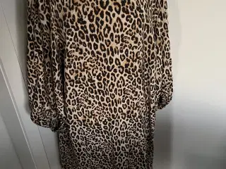 Kjole, leopard str XL