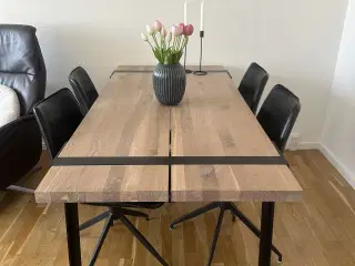 Spisebord med 4 stole