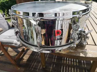 premier vintage illetromme..