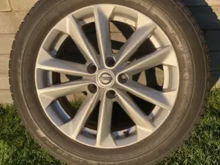 4 originale Nissan alufælge med vinterdæk 17"
