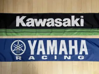 Flag med Kawasaki eller Yamaha logo
