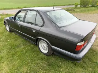 BMW 540i v8