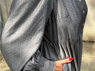 Ny Co’couture kjole i mørkegrå