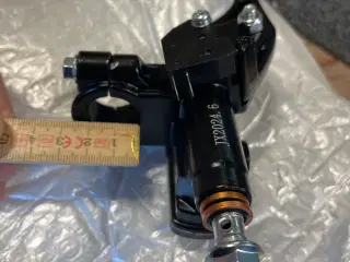 Forbremsecylinder