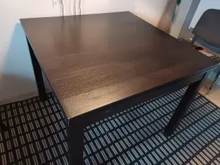 Velholdt bord fra Ikea 90 x 90 cm 