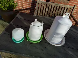 Vandautomat til høns og kyllinger
