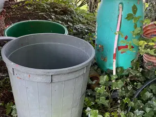 Vandbeholdere og vanddunke