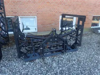 EAT 4m med hydraulisk opklap