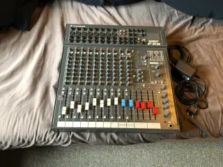 Soundcraft mixer m. efekter.