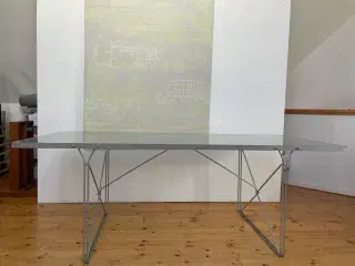 Glasbord tegnet af Niels Gammelgaard