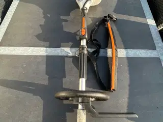 Stihl KM130 kombimaskine med kost