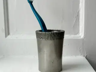 Tin, med rillet/ruflet kant