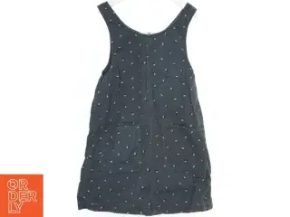 Mørkeblå kjole med blomsterprint fra H&M (str. 134)
