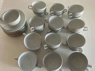 25 Blåkant kopper, 13 underkopper