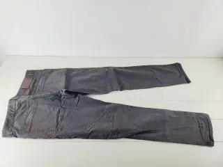 ⭐️- Hugo Boss Busker 33/32