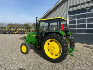 John Deere 2040 Traktoren er professionelt sat i stand og malet hos maler. Nye bagdæk monteret på den.