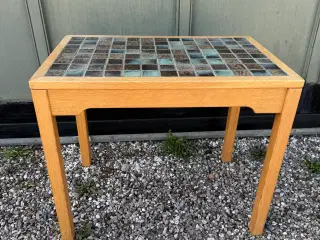 Flot Hans J. Wegner sofabord med kakler