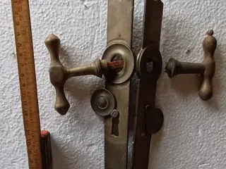 Messingdørgreb, antikke.
