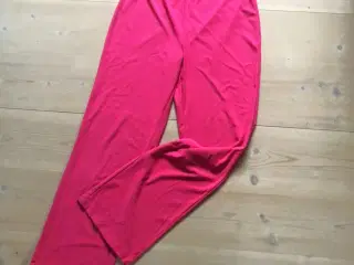 Pink sweatpants med lige ben. Str. M, L, XL