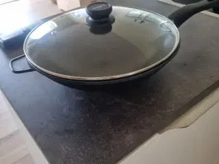 Wokpande i støbejern