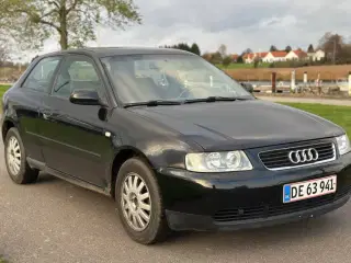 Audi A3 1.6 med syn og nummerplader