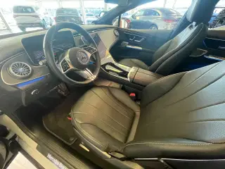 Mercedes EQE300  Electric Art