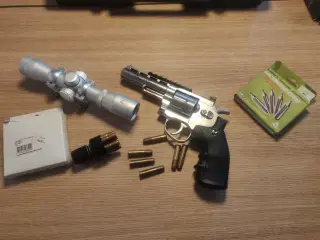 Dan Wesson 4" hardball revolver med kikkertsigte 