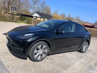 Tesla Model Y  Long Range AWD