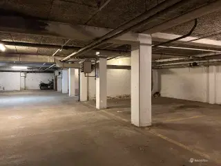 Parkeringspladser i p-kælder - Frederiksberg