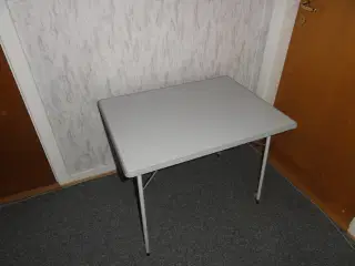 Lysegråt camping bord 60 x 80 cm.