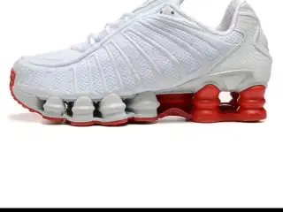Fede sneakers som næsten ikke er brugt. 