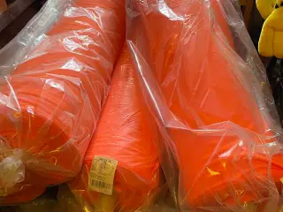 Orange polyester/bomuldstof.