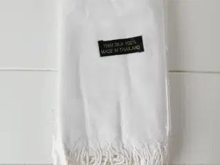 ⭐️- Elegant og Blødt Thai Silk Tørklæde - UBRUGT