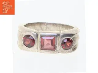 Sølvring med røde sten (str. 57 mm)