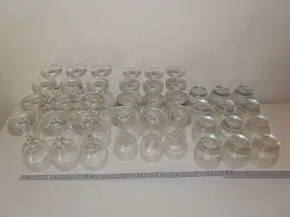 Vin og drikkeglas til 12 personer