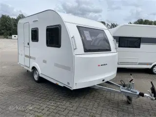2025 - Adria Aviva Lite 360 DK   Adria Aviva 360 DK Lite årg..2005 4 sovepladser, 4 siddepladser. Egenvægt 720 totalvægt 1000 kg. Ren el 12/230 V