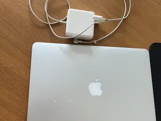 MacBook Air (13 Inch, 2017)