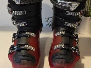 Salomon skistøvle str. 28