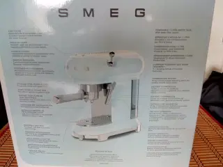 SMEG ECF01 espressomaskine