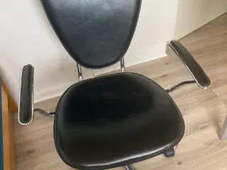 Skrivebord stol sælges
