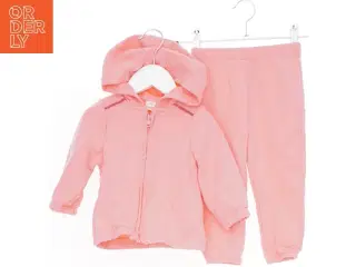 Lyserødt børnesæt med hættetrøje og bukser fra LC Waikiki (str. 80)