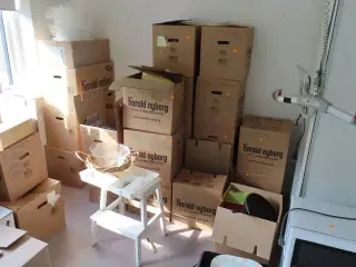 Køkkenudstyr, mikroovne m.v. (se billeder)