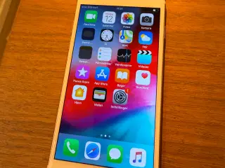 Jeg sælger en iPhone 6s – 128GB i rosegold. 