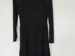 Sort jule - nytårskjole fra VRS med sølvnister. 