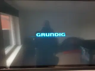 Grundig smart tv 42" Inc. Væg ophæng