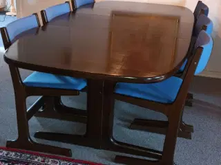 Farstrup mørkbejdset spisebord med 6 stole