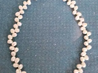 Smuk Perlekæde med Sølvlås