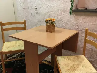 Bord + 2 stole